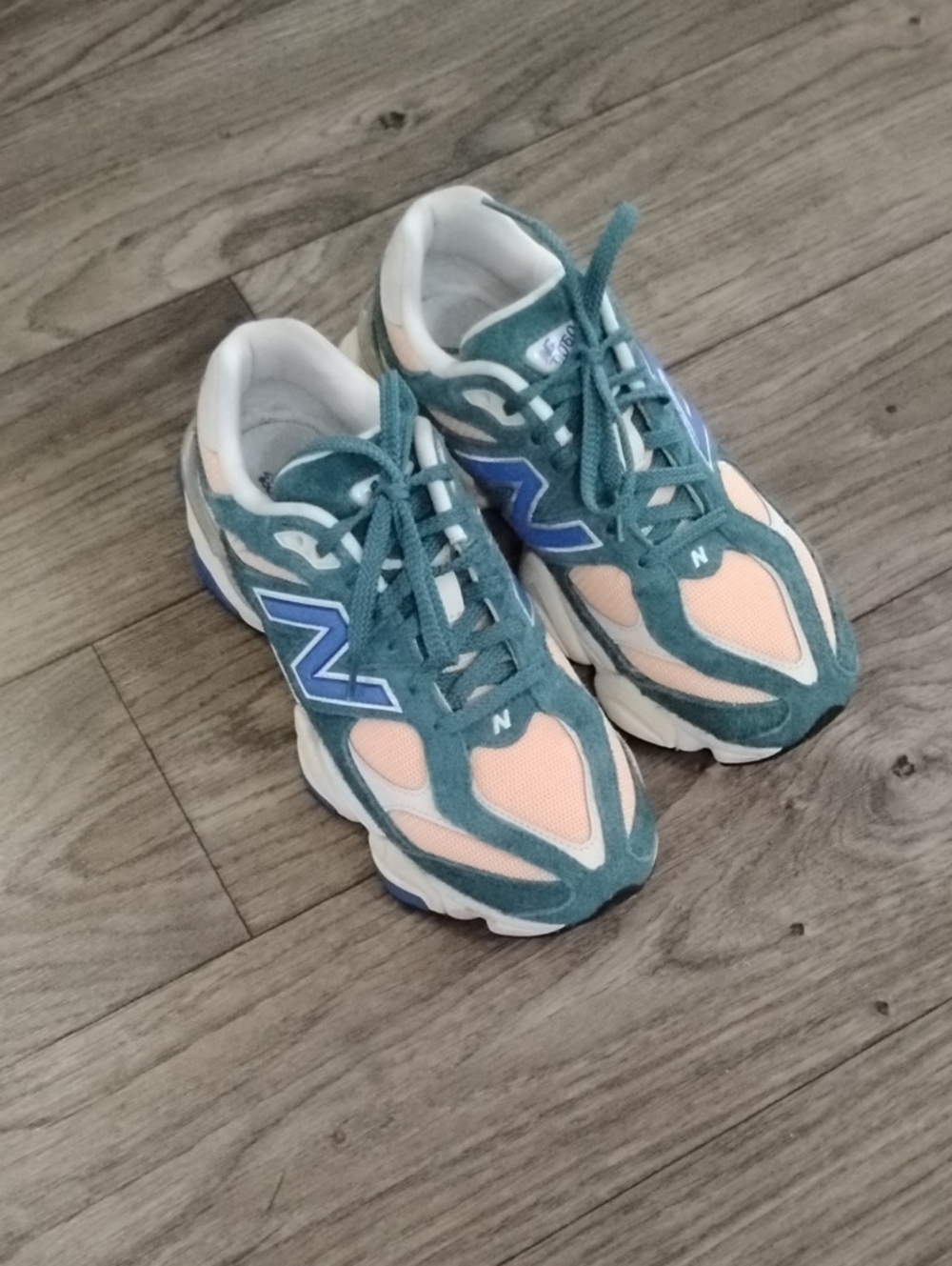 New Balance Teal & Peach Casual Running Shoes Size 9 Men's